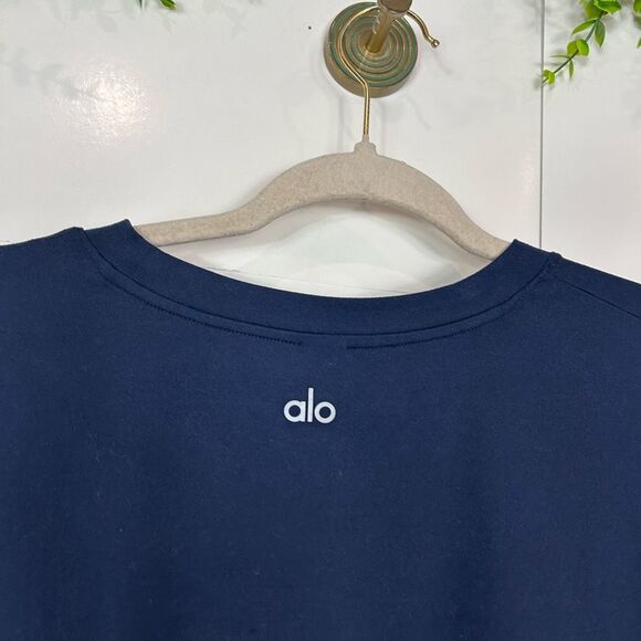 Alo Yoga T-Shirt Mens Medium Navy Blue Conquer Reform Crew Neck Short Sleeve - Picture 4 of 12